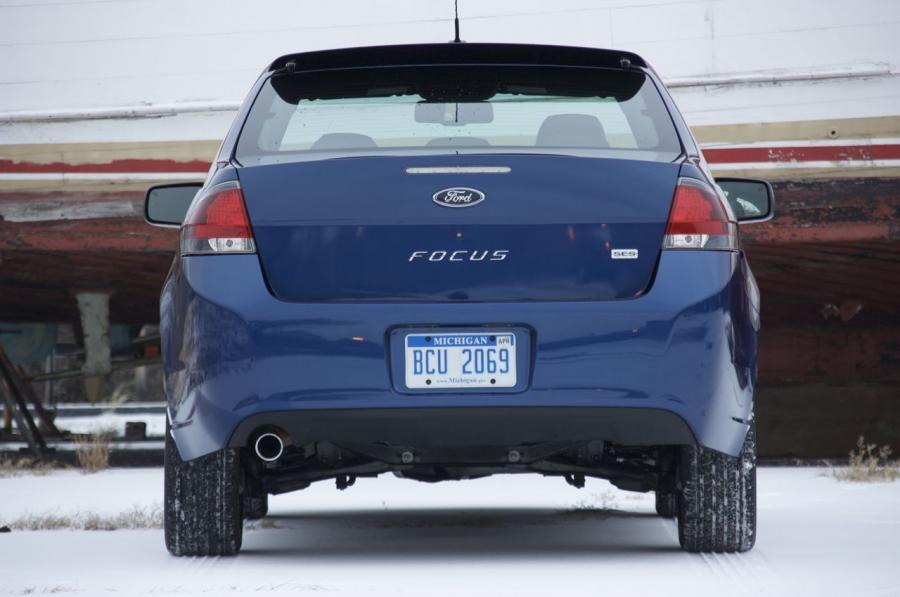  Ford Focus SES Coupe 2009 года  (фото 12 из 39)